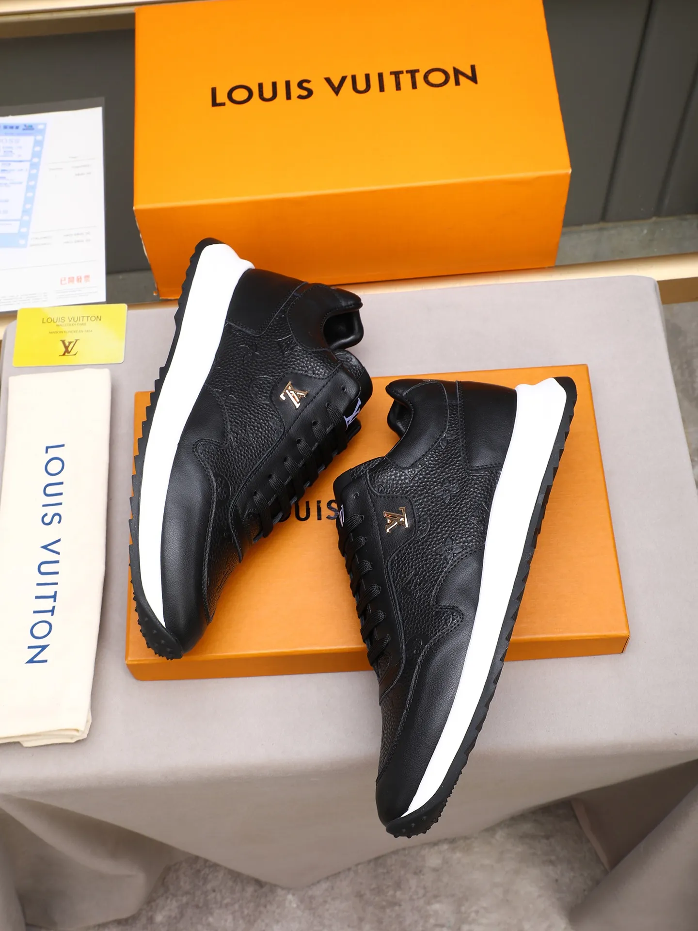 Men's shoes 💰460 [LV] Imported calfskin embossed, breathable first-layer sheep lining ✊✊Fashionable, crisp, stylish, more eye-catching and more classy. It will subvert the old idea and be a must-have for fashionistas who want to spend time with you! Must keep it for yourself! High and comfortable but low, high-end quality workmanship. 38-44 (45 customized)